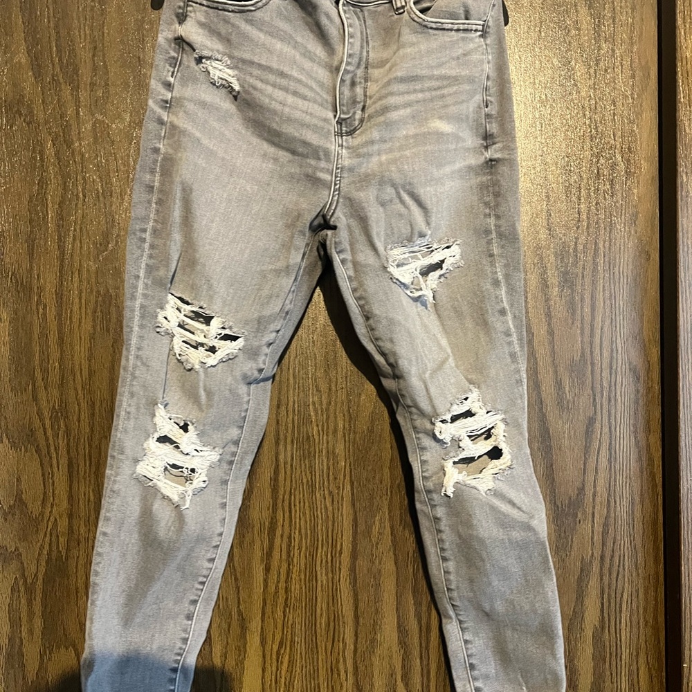 American Eagle Outfitters Light Gray Distressed Skinny Jeans